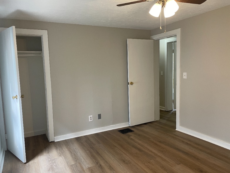 Building Photo - 90 E 8th Ave