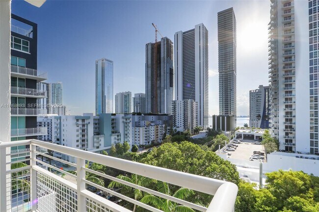 Building Photo - 2200 NE 4th Ave