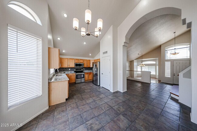 Building Photo - 2568 E Santa Rosa Dr