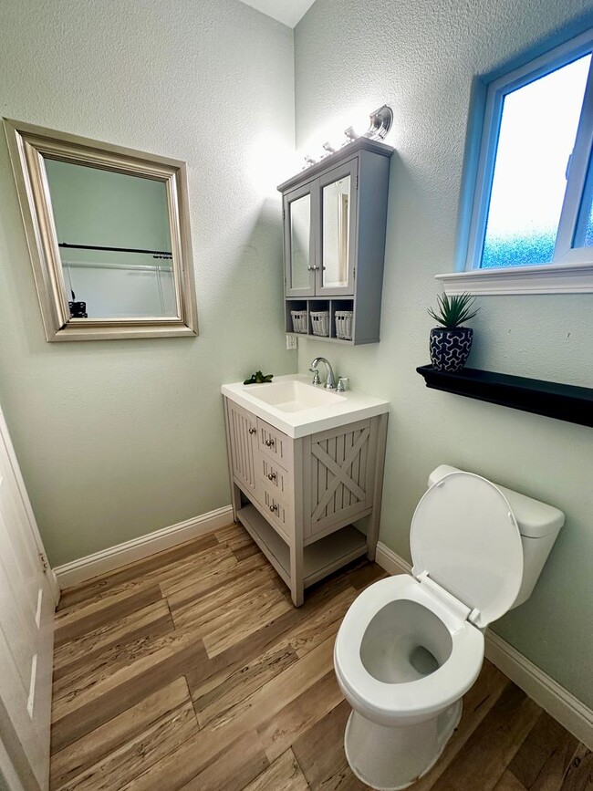 Building Photo - Spacious 1 Bedroom with RIVER TRAIL ACCESS!!