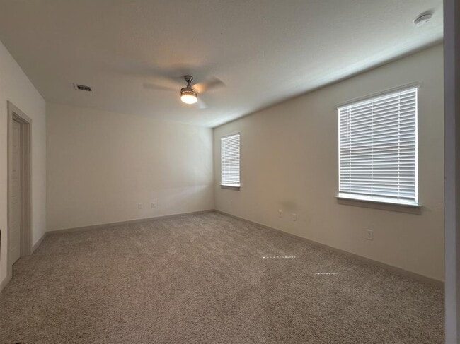 Building Photo - 3001 Egan Dr
