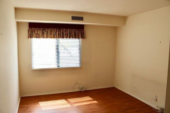 Building Photo - 6340 Americana Dr