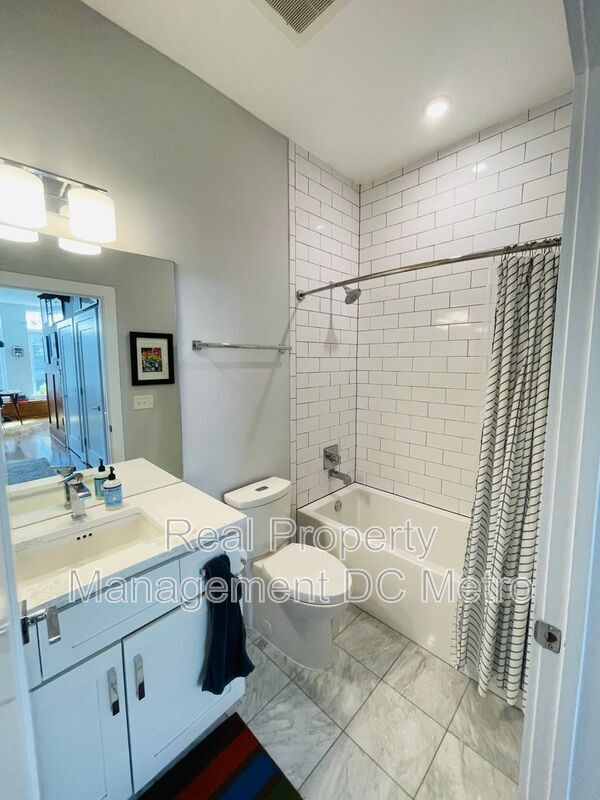 Building Photo - 1512 K St SE