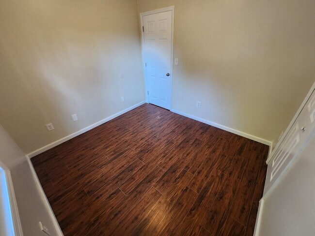 Building Photo - 2 Bed 1 Bath Apartment In Loch Sheldrake