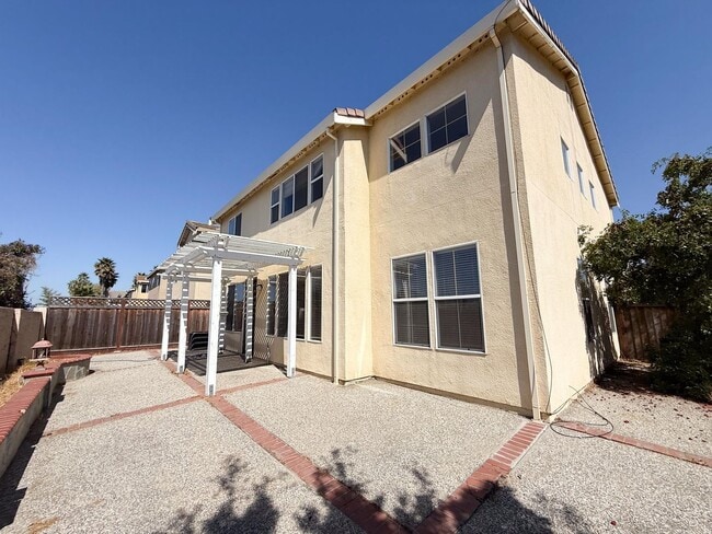 Building Photo - Spacious Milpitas 3 Bedroom 2 Bath Home