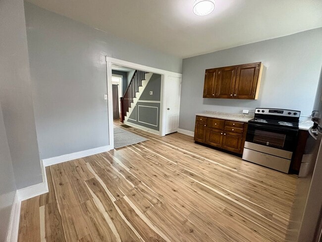 Building Photo - 2 Bedroom 1 Bathroom in Lancaster!