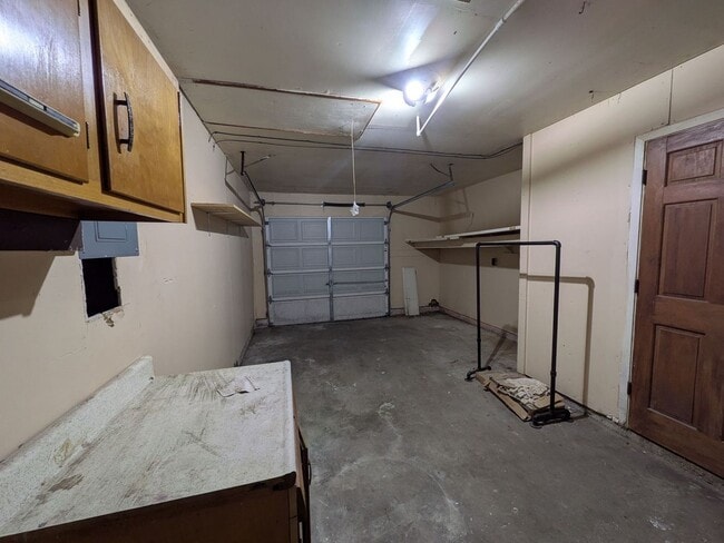 Building Photo - 9225 Shepherd Dr