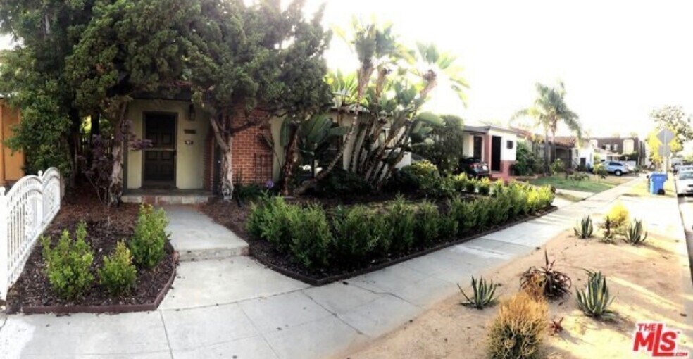 Front door - 3864 Girard Ave