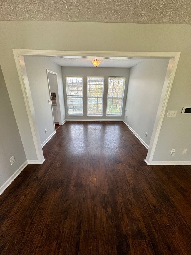 Building Photo - 3 bed & 2 bath located in Oxford! Additional photos coming soon!