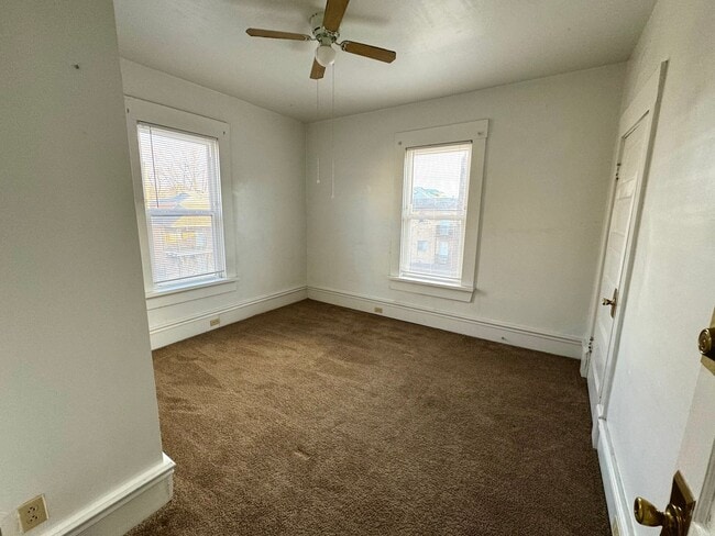 Building Photo - 4 Bedroom / 2 Bath House - Near SEMO's Cam...
