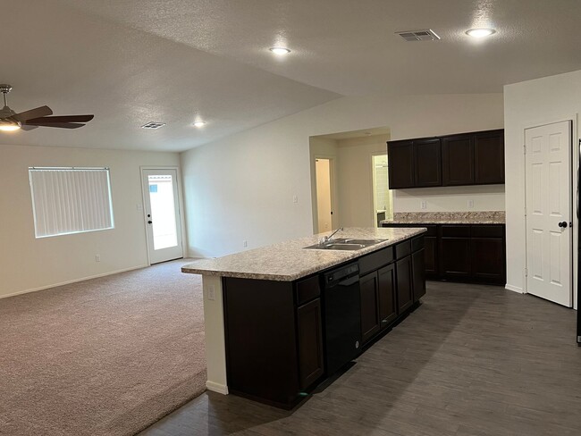 Building Photo - 5 BEDROOM HOME!