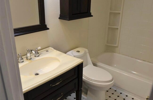 Building Photo - 2379 Briarwest Blvd