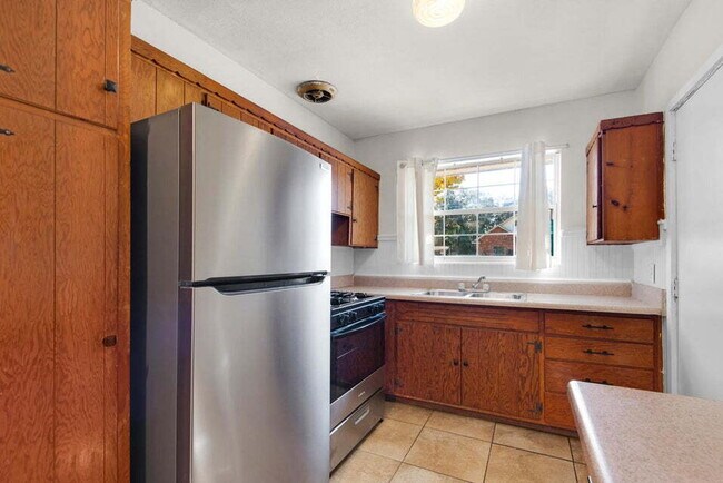 Building Photo - "Charming 3-Bedroom Home in Fort Walton Beach!"