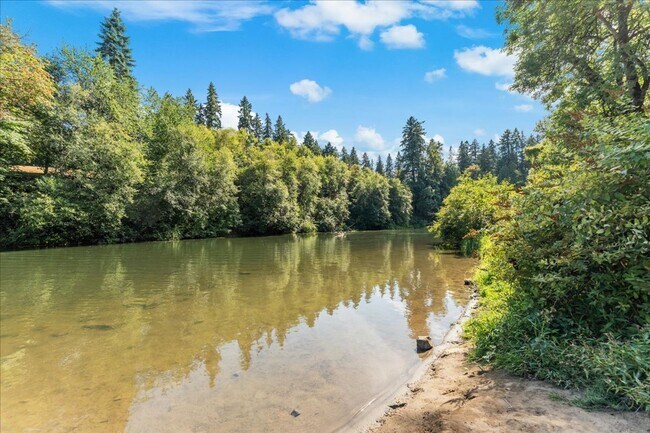Building Photo - Invited, renovated 4-bdrm, 2-bath Tualatin home—Fenced yard, corner lot, great location
