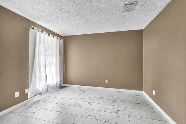 Building Photo - 12223 Woodcliff Dr