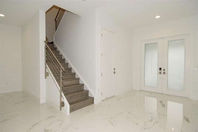 Building Photo - 1435 SW 23rd St