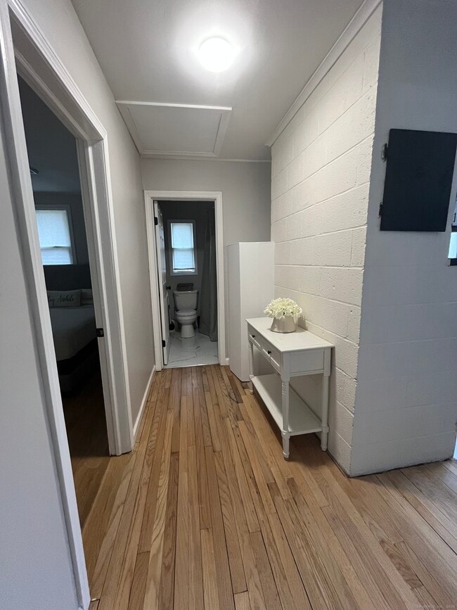 Building Photo - 538B Winthrop Rd