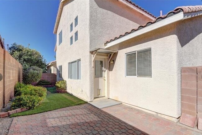 Building Photo - 885 Veranda View Ave