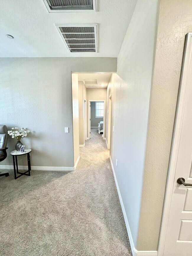 Building Photo - 1823 E Chelsea Ln