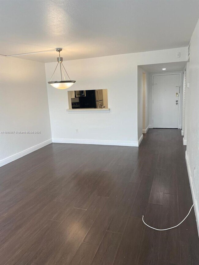 Primary Photo - 484 NW 165th St