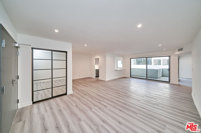 Building Photo - 137 S Maple Dr