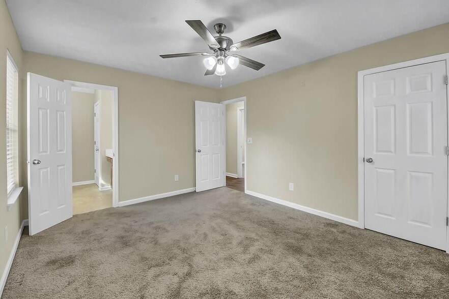 Building Photo - 40 Elisabeth Way