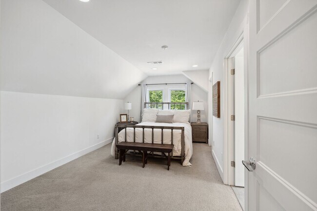 Building Photo - 828 Kirkwood Ave