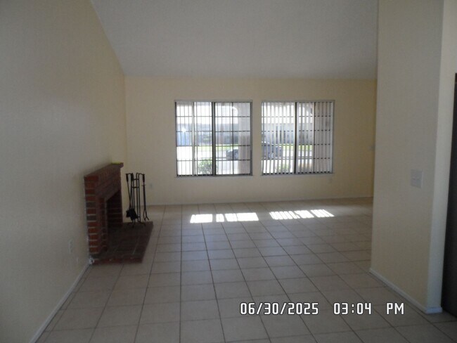 Building Photo - 3 Bedrooms, 2 Bathrooms, 3 Car Garage, Fir...
