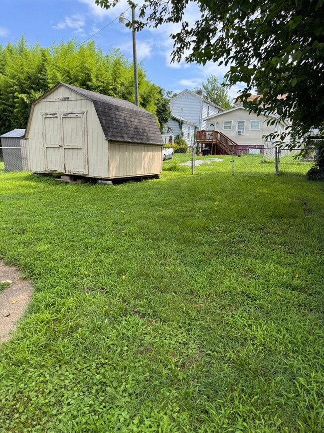 Building Photo - 3 Bedroom || 1 Bathroom Single Family Home