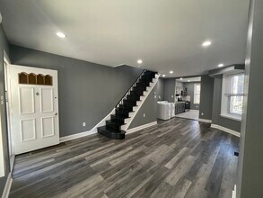 Building Photo - 1611 S Yewdall St