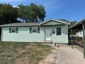 Building Photo - 1749 SW 12th- AVAILABLE NOW!!