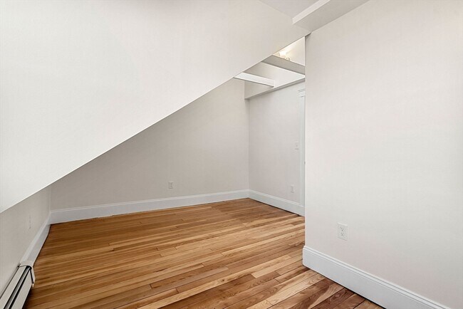 Building Photo - 294 Meridian St