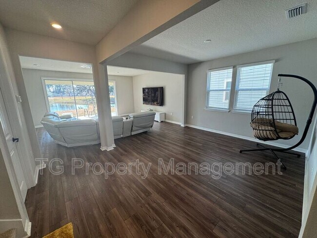 Building Photo - 217 Red Barn Rd