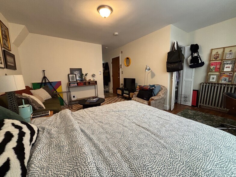 Building Photo - 28 Myrtle St