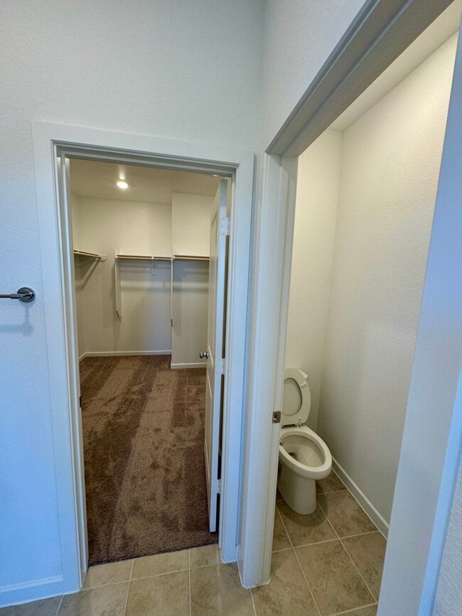 Building Photo - 9743 Lucky knot Ln