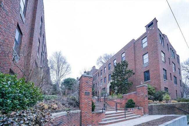Building Photo - 311 Tappan St