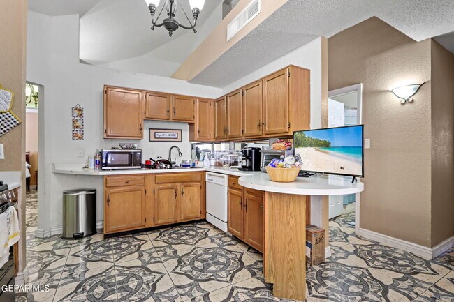 Building Photo - 757 Hempstead Dr