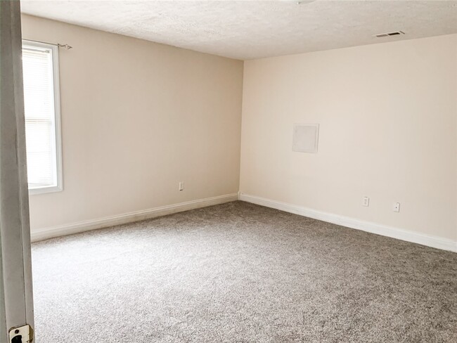Building Photo - 545 Genrose Dr
