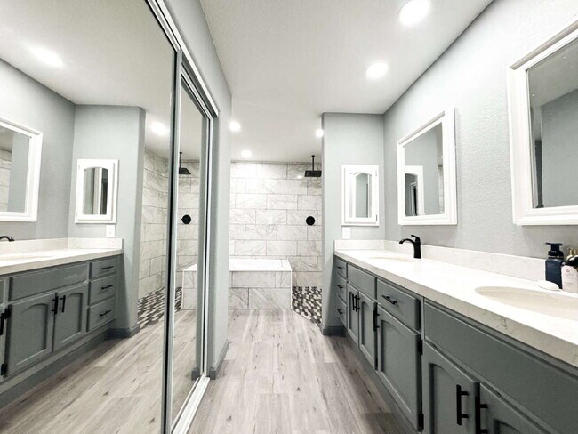 Building Photo - “Spacious 4-Bedroom, 2-Bathroom Home with Pool in Tamarack”