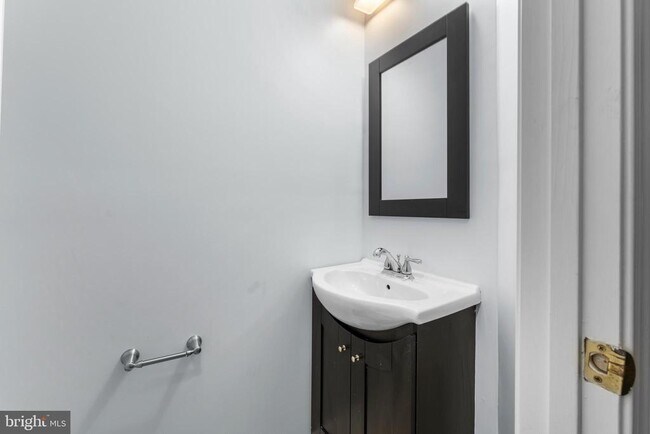 Building Photo - 2204 Commissary Cir