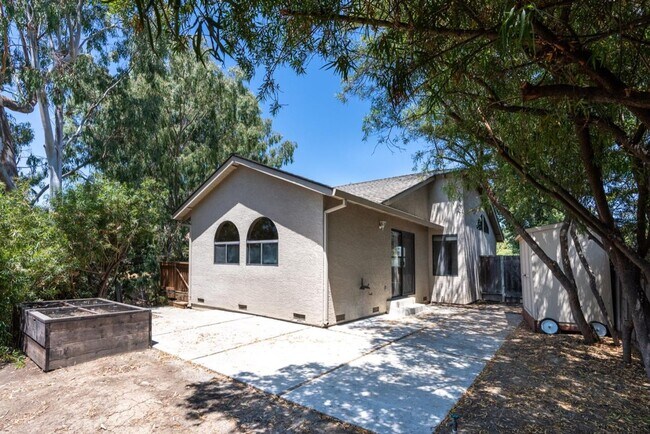 Building Photo - Hollister Home in Ridgemark Gated Community