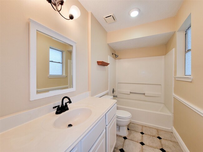 Building Photo - 3014 Millers Oak Ln