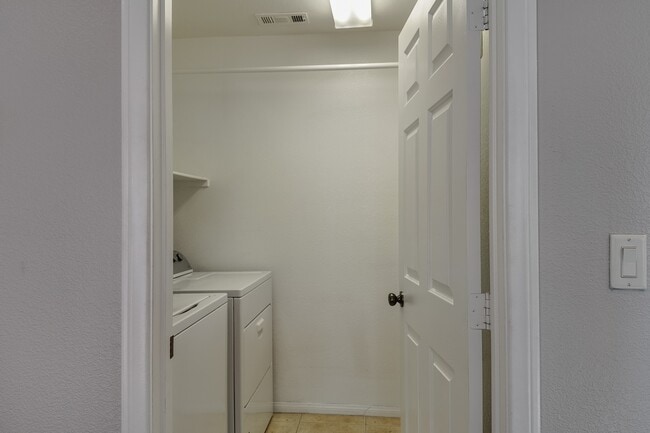 Building Photo - 9222 Cazador St