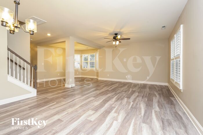 Building Photo - 5587 Siler St