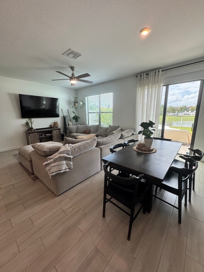 Building Photo - 1011 White Oak Ter