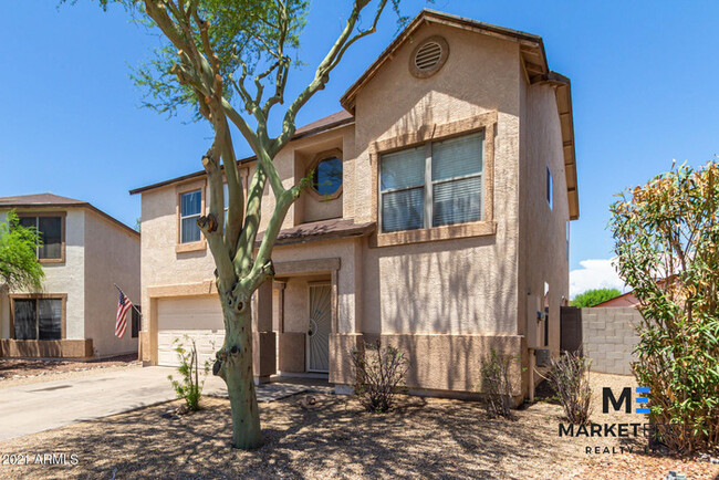 Building Photo - 4Bed/2.5 Bath House in El Mirage! $199 MOV...