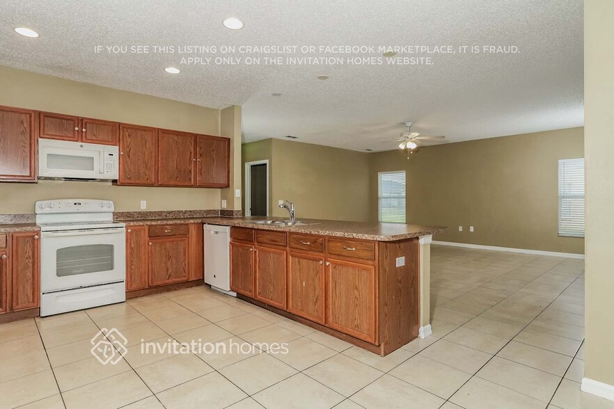 Building Photo - 220 Cimarron Dr