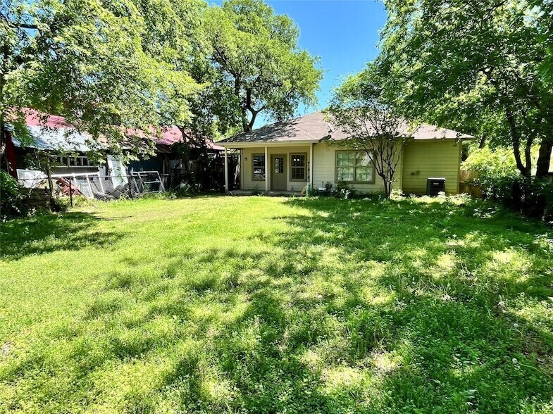 Building Photo - 701 Frame St