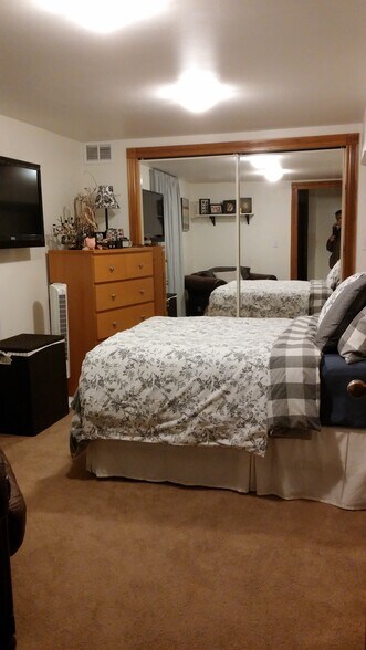 Building Photo - 5009 N Mango Ave