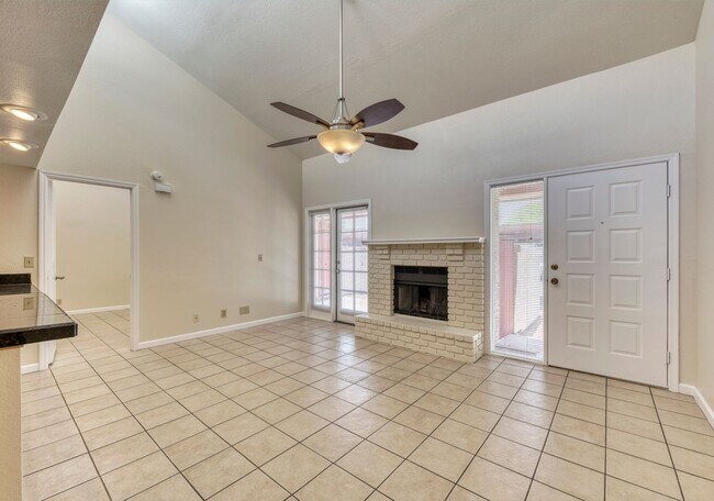 Building Photo - Wonderful 3 bedroom close minutes to ASU!!...